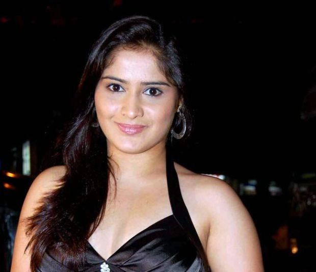 Watch Sensational Videos Of Waaris Actress Arti Singh Looking Hot watch-sensational-videos-of-waaris-actress-arti-singh-looking-hot