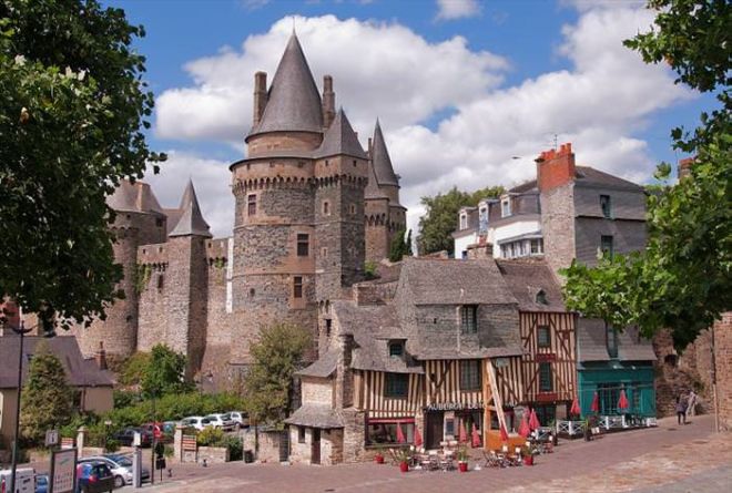 Visit The 10 Most Beautiful Castles Of France | Funzug.com